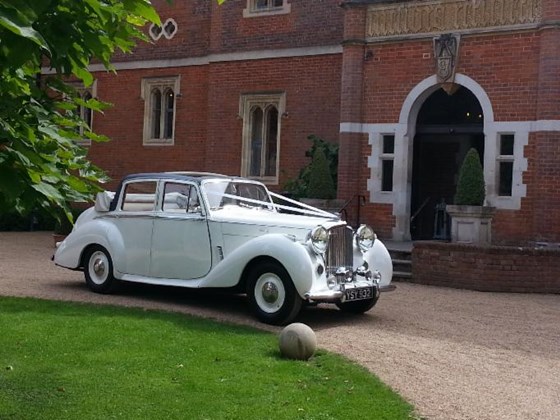 Wedding Car Hire in Surrey: Ds Wedding Cars